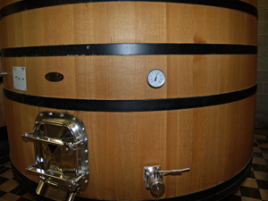 Wine making experience gift in Chablis. Visit the oak casks in the fermentation hall.