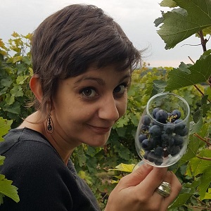 Louise, our wine guide in the Loire Valley