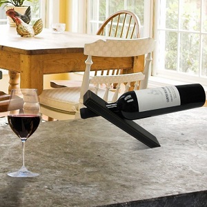 The magic leather wine holder seen on Comment Se Ruiner