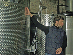 Clément explains the work during the fermentation and maceration stages 