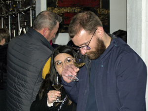 Learn how to taste wine during a Vinification Experience Day