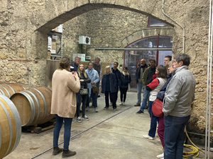 The winemaker explains the work in the cellar 