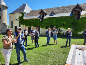 Wine-tasting gift experience with the wine-maker in the Loire Valley